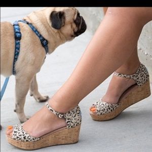TOMS Cheetah Leopard Print Platform Cork Open Peep Toe 2 3/4” Wedge Sandals 9